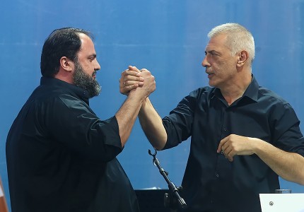 Μία γροθιά και η χειραψία νικητή! (photos)