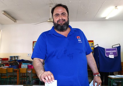 Άσκησε το εκλογικό του δικαίωμα ο Β. Μαρινάκης