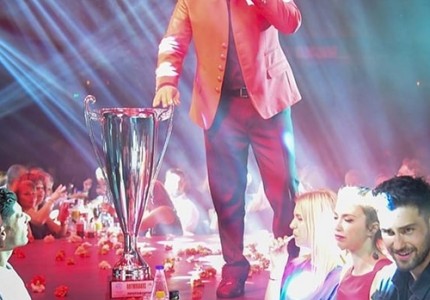 Με την κούπα σε περίοπτη θέση!