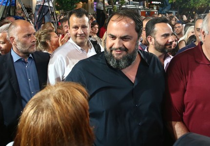Μία γροθιά και η χειραψία νικητή! (photos)