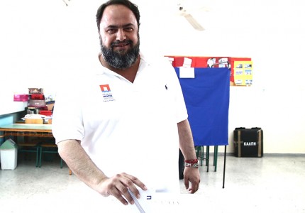 Άσκησε το εκλογικό του δικαίωμα ο Β. Μαρινάκης