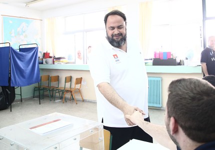 Άσκησε το εκλογικό του δικαίωμα ο Β. Μαρινάκης
