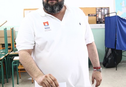 Άσκησε το εκλογικό του δικαίωμα ο Β. Μαρινάκης
