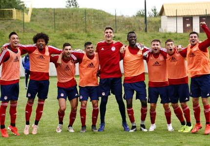 Δουλειά, πανηγυρισμοί, πειράγματα (photos)