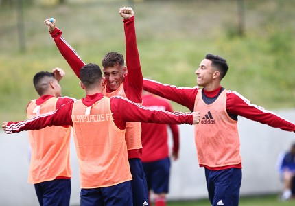 Δουλειά, πανηγυρισμοί, πειράγματα (photos)