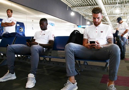 Εικόνες από την αναχώρηση για Πράγα