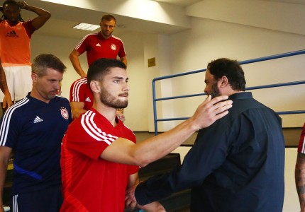 Δίπλα στην ομάδα και στην Τσεχία ο ηγέτης του Θρύλου (photos)