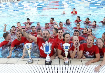 Αιώνιος και απόλυτος Αυτοκράτορας της πισίνας (photos)