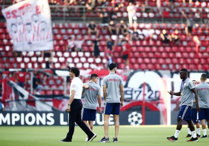 Στο γήπεδο ο Ολυμπιακός (photos)
