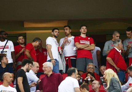 Σύσσωμος ο μπασκετικός Θρύλος στο Ναό (photos)