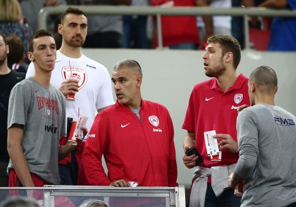 Σύσσωμος ο μπασκετικός Θρύλος στο Ναό (photos)