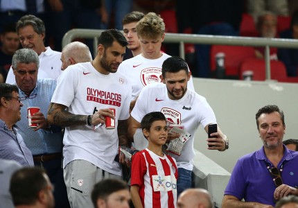 Σύσσωμος ο μπασκετικός Θρύλος στο Ναό (photos)