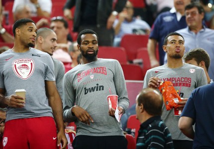 Σύσσωμος ο μπασκετικός Θρύλος στο Ναό (photos)