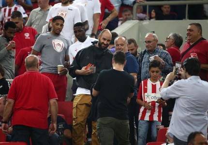 Σύσσωμος ο μπασκετικός Θρύλος στο Ναό (photos)