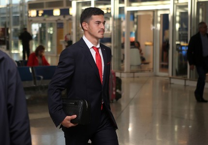 Εικόνες από την «ερυθρόλευκη» αναχώρηση