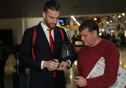 Εικόνες από την «ερυθρόλευκη» αναχώρηση