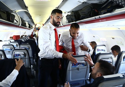 Εικόνες από την «ερυθρόλευκη» αναχώρηση