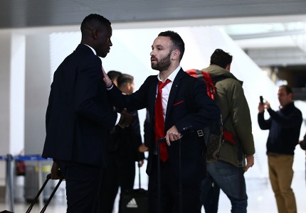 Εικόνες από την «ερυθρόλευκη» αναχώρηση