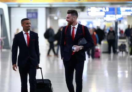 Εικόνες από την «ερυθρόλευκη» αναχώρηση