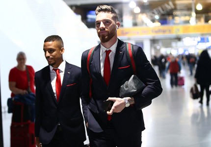 Εικόνες από την «ερυθρόλευκη» αναχώρηση