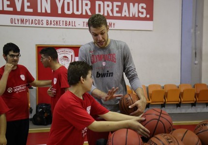 Η οικογένεια του One Team μεγάλωσε