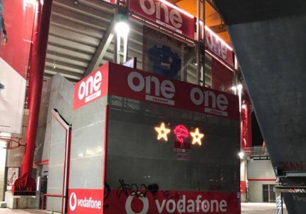 Φόρεσε τα γιορτινά του ο Ναός (photos)