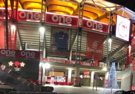 Φόρεσε τα γιορτινά του ο Ναός (photos)