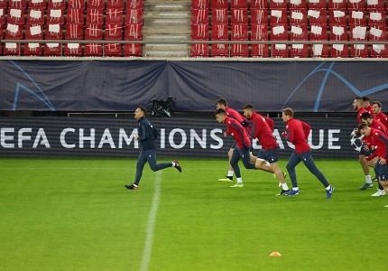 Οι Σέρβοι στο Καραϊσκάκη (photos)