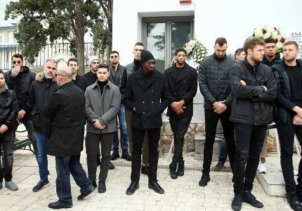 Ήταν όλοι εκεί στο τελευταίο «αντίο» (photos)