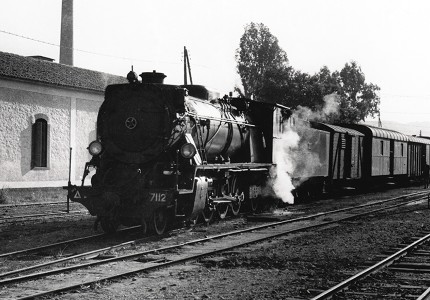 Ούτε τα μαγιό δεν προλαβαίνουν να βάλουν στην ντουλάπα και έχουν αποκλειστεί