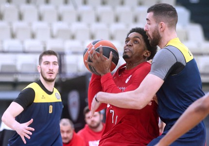 Του πάνε τα κόκκινα (photos)