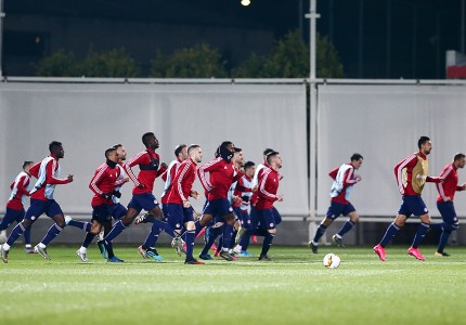 Η «ερυθρόλευκη» προπόνηση σε εικόνες