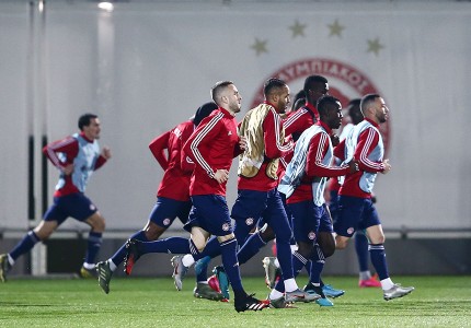 Η «ερυθρόλευκη» προπόνηση σε εικόνες