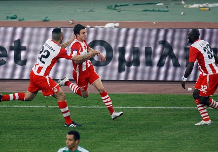 Τους έκλεισε το σπίτι ο Άγγλος εραστής! (photos, video)