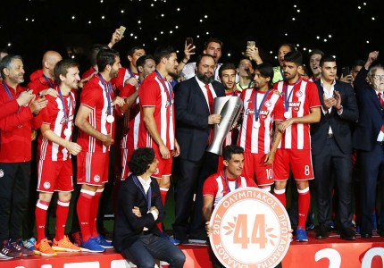 Η φιέστα για τα 44 πρωταθλήματα! Δεν θα μας φτάσετε ΠΟΤΕ!
