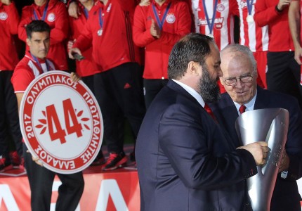 Η φιέστα για τα 44 πρωταθλήματα! Δεν θα μας φτάσετε ΠΟΤΕ!