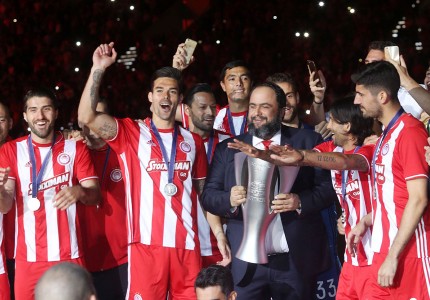 Η φιέστα για τα 44 πρωταθλήματα! Δεν θα μας φτάσετε ΠΟΤΕ!
