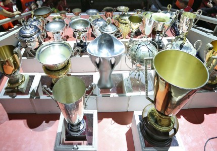 Η φιέστα για τα 44 πρωταθλήματα! Δεν θα μας φτάσετε ΠΟΤΕ!