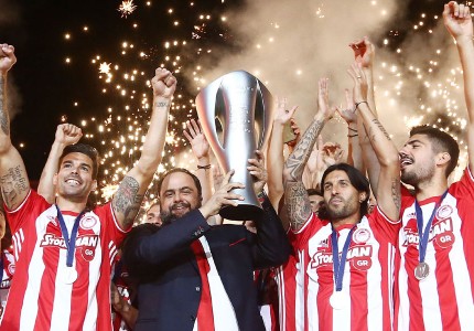 Η φιέστα για τα 44 πρωταθλήματα! Δεν θα μας φτάσετε ΠΟΤΕ!