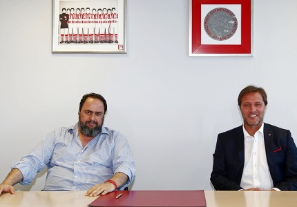 «Παρών» ο ηγέτης του Θρύλου στις υπογραφές (photos)
