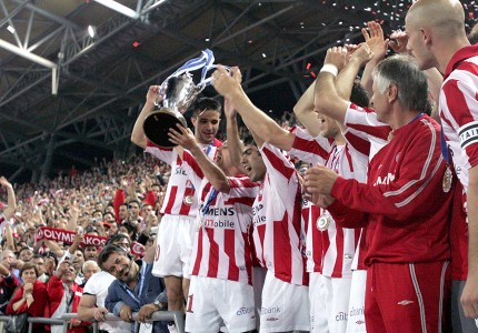 Πρωτάθλημα και Κύπελλο στον Ολυμπιακό (photos, videos)