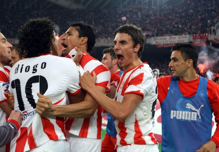 Με μαγκιά και τσαμπουκά, «ερυθρόλευκη» και αυτή η κούπα!