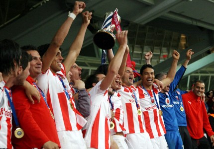 Με μαγκιά και τσαμπουκά, «ερυθρόλευκη» και αυτή η κούπα!