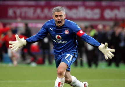 Με μαγκιά και τσαμπουκά, «ερυθρόλευκη» και αυτή η κούπα!