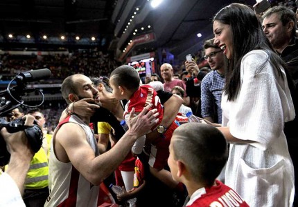 ΜΥΘΙΚΟ αφιέρωμα της ΚΑΕ στον Βασιλιά της Ευρώπης! (photos)
