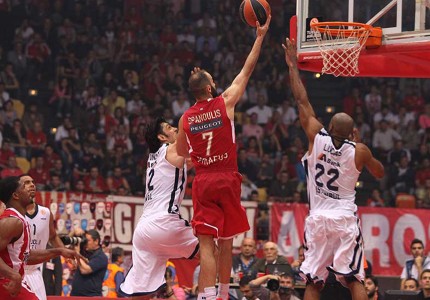 ΜΥΘΙΚΟ αφιέρωμα της ΚΑΕ στον Βασιλιά της Ευρώπης! (photos)