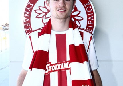 Η «ερυθρόλευκη» φωτογράφιση του νεαρού ταλέντου