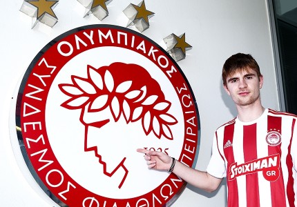 Η «ερυθρόλευκη» φωτογράφιση του νεαρού ταλέντου