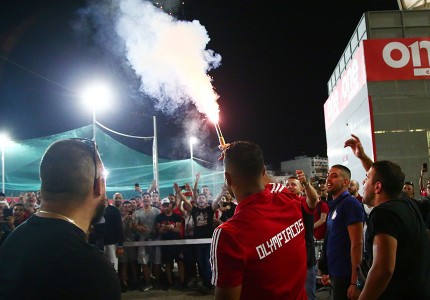 Αποθέωση από το λαό του Θρύλου (photo)