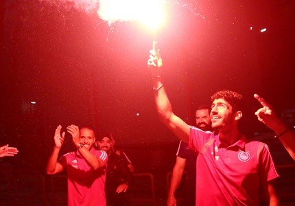 Αποθέωση από το λαό του Θρύλου (photo)